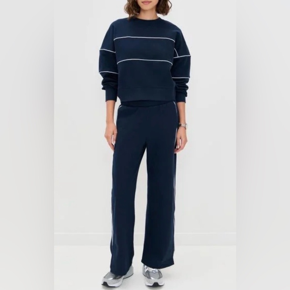 Beyond Yoga Navy Jogger Set with White Accents